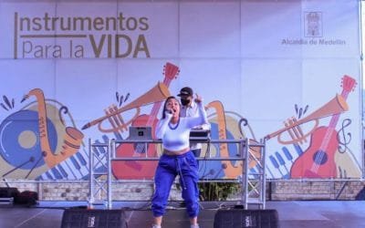 Jóvenes recibieron donación musical en Medellín