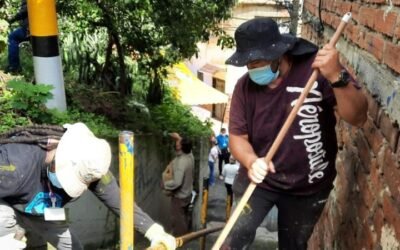 La Alcaldía de Medellín lidera jornada de recuperación ambiental en el cerro La Asomadera