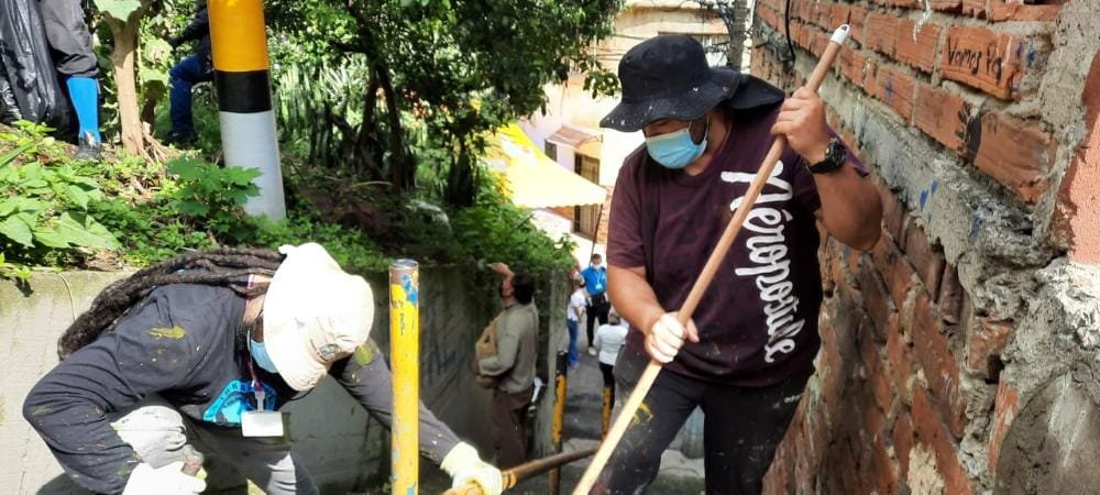 La Alcaldía de Medellín lidera jornada de recuperación ambiental en el cerro La Asomadera
