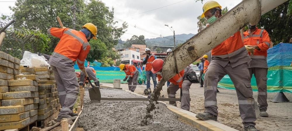 Alcaldía de Medellín invierte $12.800 millones en nuevos andenes