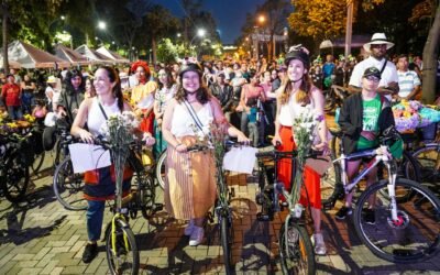 Con flores y alegría, Feria al Ritmo de Bicicleta se tomó calles de Medellín