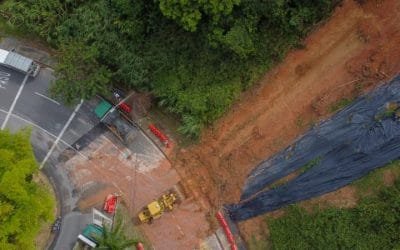 Atienden deslizamiento que obstruía el tráfico en la Avenida Las Palmas