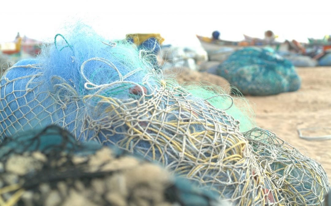 ¿Por qué las redes de pesca son un problema de contaminación en los mares?