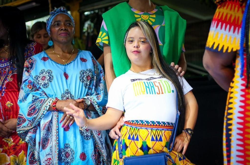 Moda al Barrio convirtió una plaza de mercado en pasarela