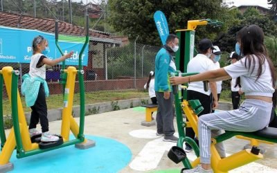 El INDER Medellín entregó gimnasios al aire libre renovados