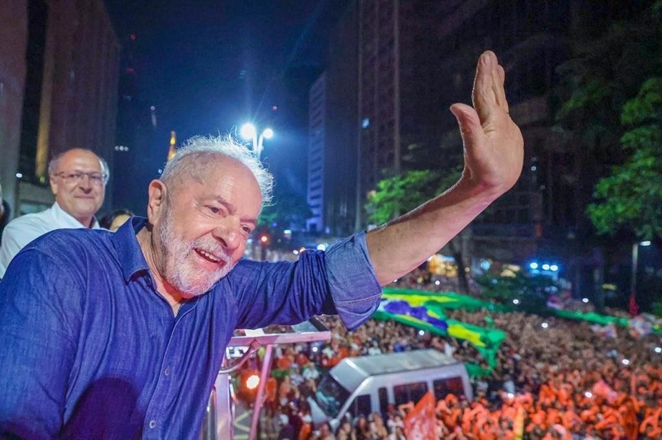 Lula anuncia que retomará protección ambiental