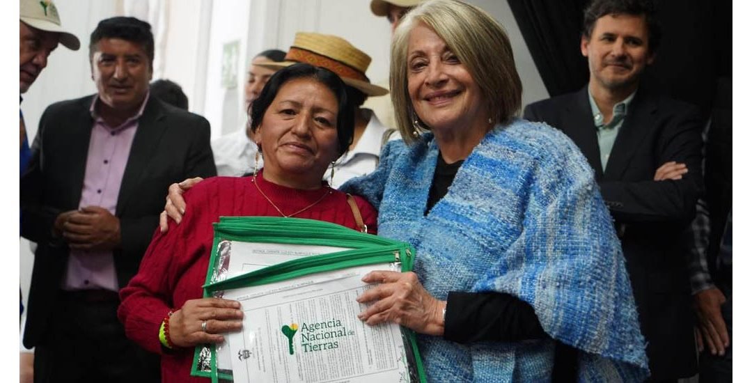 899 familias de Boyacá reciben títulos de propiedad de sus predios rurales