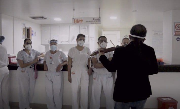 VIDEO: Motivan en Medellín a profesionales de la salud