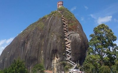 Prohíben ingreso de turistas a famosa piedra de El Peñol