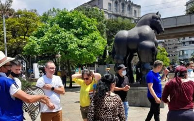 Un abrazo para darle calor a la Plaza Botero