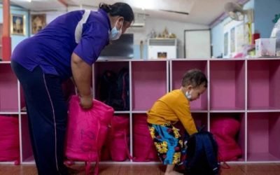 En Tailandia, los niños aprenden a interactuar con juegos