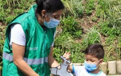 Con cuentos infantiles los niños y niñas de Medellín conocen riesgos de construcción en laderas