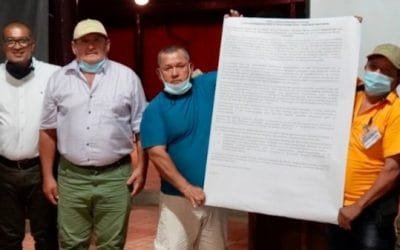 Campesinos firman compromiso para mantener el bosque en pie