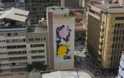 Cuatro murales y tres esculturas de Medellín se llenaron de flores