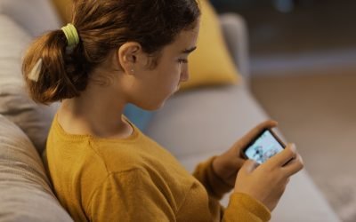 Uso de smartphones en infancia generaría problemas de salud mental en adultez