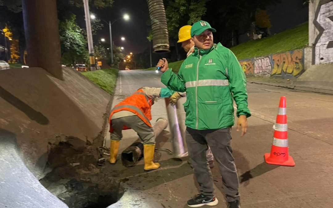 En Medellín previenen inundaciones en las principales vías