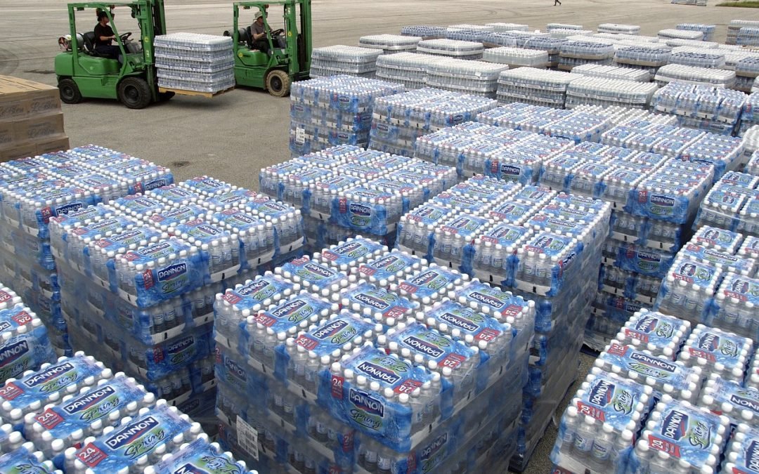 Agua embotellada se ‘bebe’ recursos para dar agua potable a todo el planeta