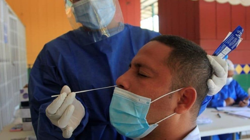 Variantes brasileña y británica del COVID ya están en Colombia