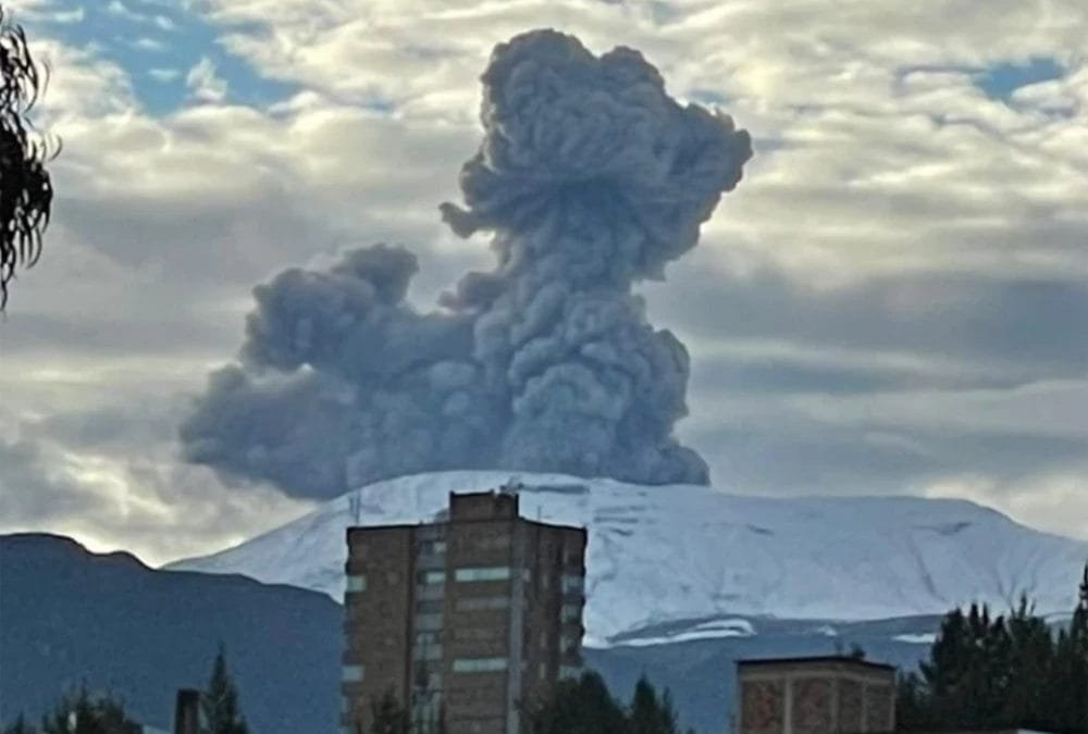 Mantienen seguimiento a actividad del volcán Nevado del Ruiz