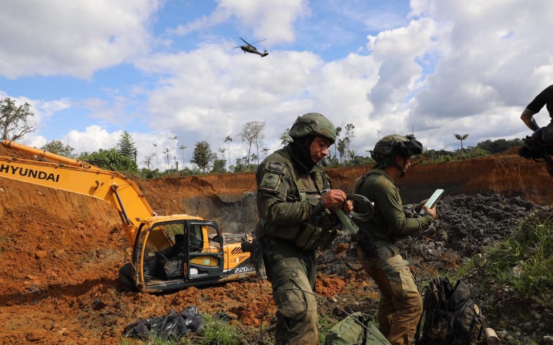 Gobierno colombiano autoriza a Fuerzas Militares para destruir maquinaria usada en minería ilegal
